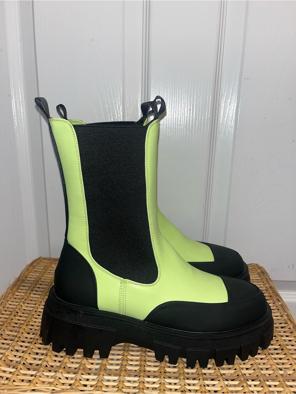 AZALEA WANG Genevieve Chelsea boots in Lime NWOB
